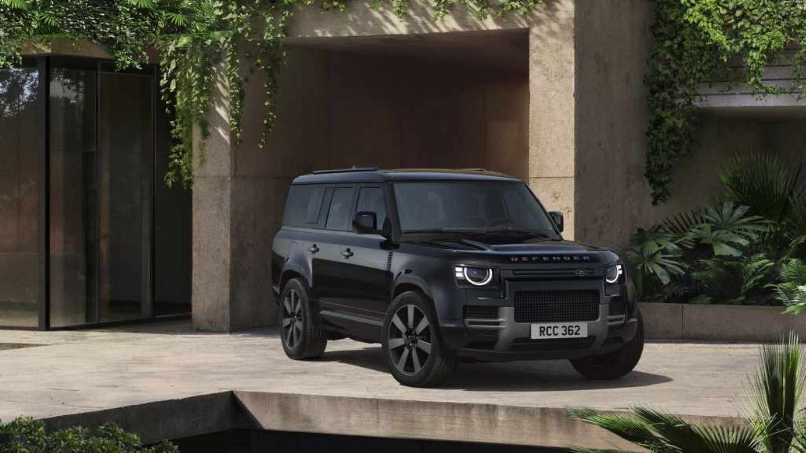 Το ανανεωμένο Land Rover Defender παρουσιάζει τη νέα έκδοση Vertex